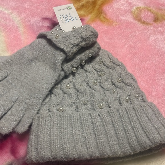 Women’s hat & glove set - Picture 7 of 8